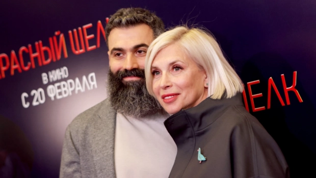 62-летняя Алена Свиридова вышла в свет вместе с молодым возлюбленным 62-летняя Алена Свиридова вышла в свет вместе с молодым возлюбленным