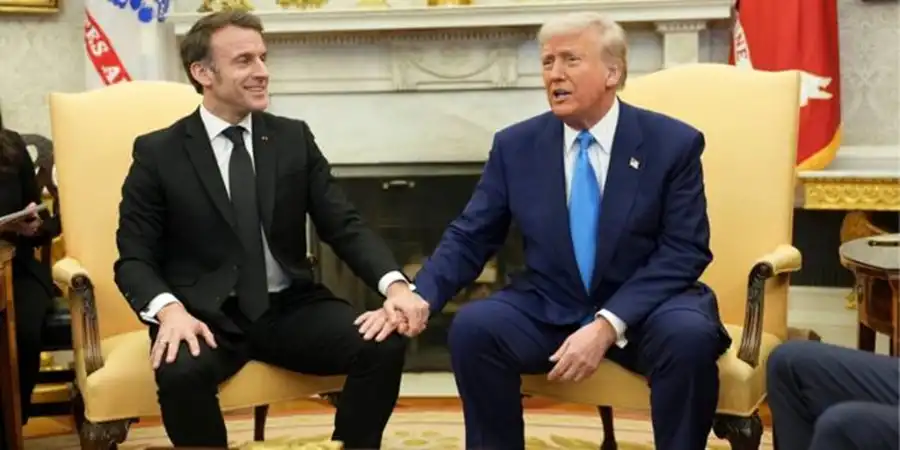 Так вот что значил этот жест Путина: Бедный Трамп. И Макрон тоже Так вот что значил этот жест Путина: Бедный Трамп. И Макрон тоже