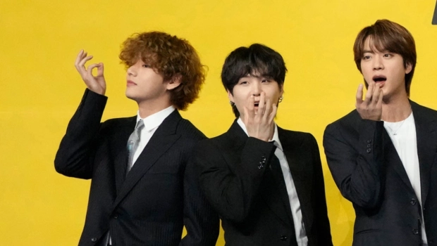 Ви из BTS похвастался повышением, рассказал о травме и раскрыл свой вес Ви из BTS похвастался повышением, рассказал о травме и раскрыл свой вес
