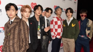Ви из BTS похвастался повышением, рассказал о травме и раскрыл свой вес Ви из BTS похвастался повышением, рассказал о травме и раскрыл свой вес