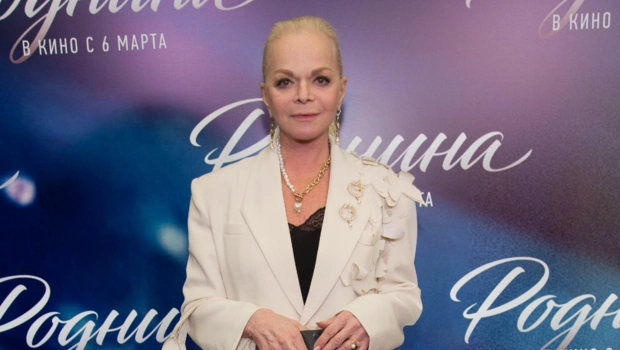 Лариса Долина раскрыла, за что просит прощения у дочери каждый год — главная боль в жизни Лариса Долина раскрыла, за что просит прощения у дочери каждый год — главная боль в жизни