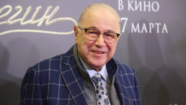 Пока 79-летний Евгений Петросян в реанимации, молодая жена пишет посты Пока 79-летний Евгений Петросян в реанимации, молодая жена пишет посты