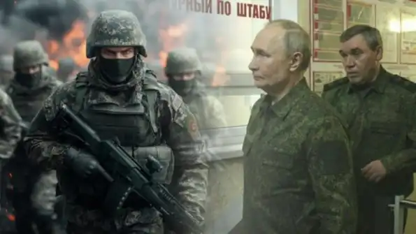Путин надел военную форму: в Кремле приняли решение Путин надел военную форму: в Кремле приняли решение
