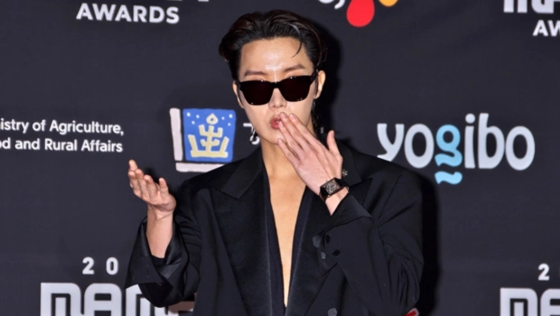 Джей-Хоуп из BTS прокомментировал танец двух россиянок Джей-Хоуп из BTS прокомментировал танец двух россиянок