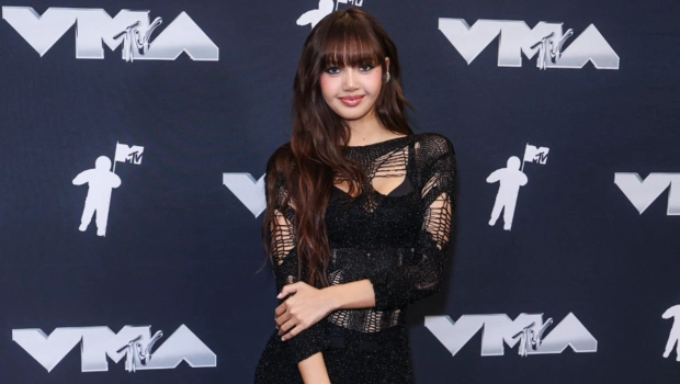 Стало известно, почему Лиса из BLACKPINK отказалась от своих хитов в «Белом лотосе» Стало известно, почему Лиса из BLACKPINK отказалась от своих хитов в «Белом лотосе»