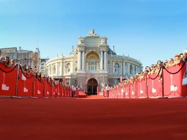 Литовцы погнали украинцев в шею: одесские артисты устроили истерику из-за отказа зрителей слушать мову Литовцы погнали украинцев в шею: одесские артисты устроили истерику из-за отказа зрителей слушать мову