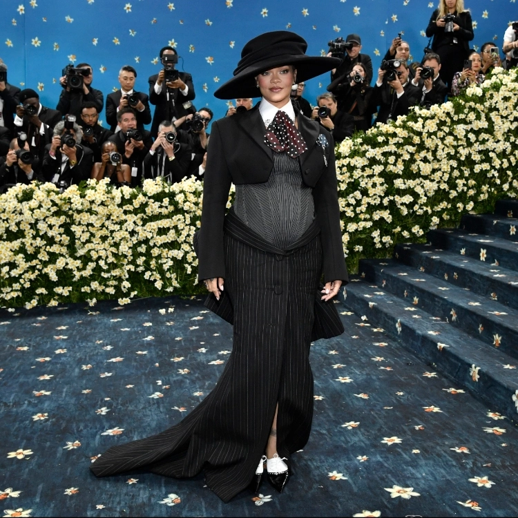 Деми Мур, Рианна и Памела Андерсон: главные наряды Met Gala 2025