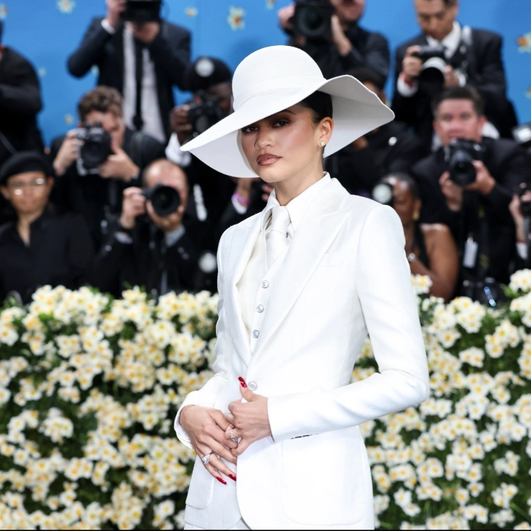 Деми Мур, Рианна и Памела Андерсон: главные наряды Met Gala 2025