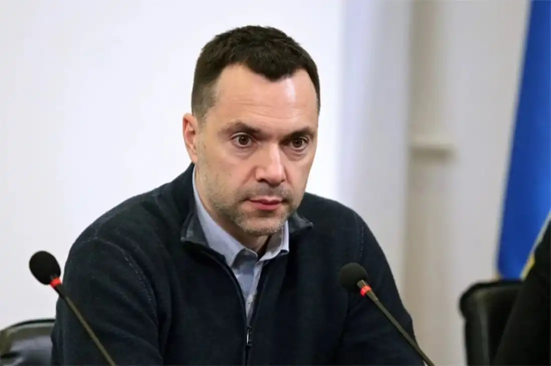 Чего ждал? Арестович разнес Зеленского за попытку позвать Путина в Стамбул Чего ждал? Арестович разнес Зеленского за попытку позвать Путина в Стамбул