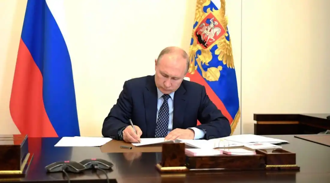 Вот вам фон переговоров: Путин одной подписью унизил одних и испугал других Вот вам фон переговоров: Путин одной подписью унизил одних и испугал других