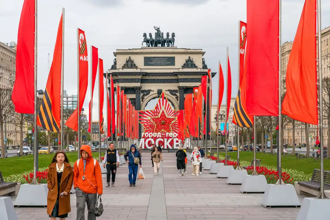 Запад больше не нужен. Поездка в Россию на 9 мая открыла немцу глаза и перевернула сознание Запад больше не нужен. Поездка в Россию на 9 мая открыла немцу глаза и перевернула сознание