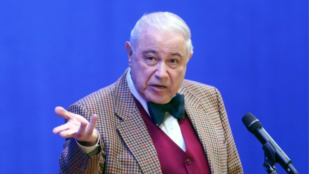 79-летний Евгений Петросян зарабатывает миллионы: «За меньшее не согласится» 79-летний Евгений Петросян зарабатывает миллионы: «За меньшее не согласится»