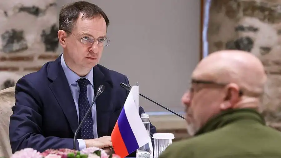 Одесса в огне: Понятно, что скрывал «недобрый взгляд» Мединского на переговорах Одесса в огне: Понятно, что скрывал «недобрый взгляд» Мединского на переговорах