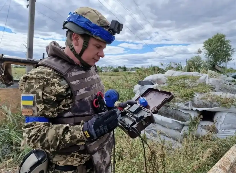 Думали погиб на СВО, а он опустился «ниже плинтуса». Как судьба наказала ведущего «Мира наизнанку» Дмитрия Комарова Думали погиб на СВО, а он опустился «ниже плинтуса». Как судьба наказала ведущего «Мира наизнанку» Дмитрия Комарова