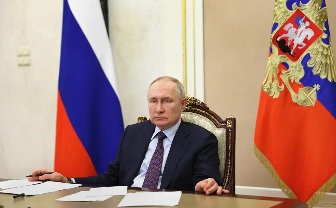 Поговорите с канцлером! Немец просил Путина. Президент что-то долго писал. А после поднял глаза Поговорите с канцлером! Немец просил Путина. Президент что-то долго писал. А после поднял глаза