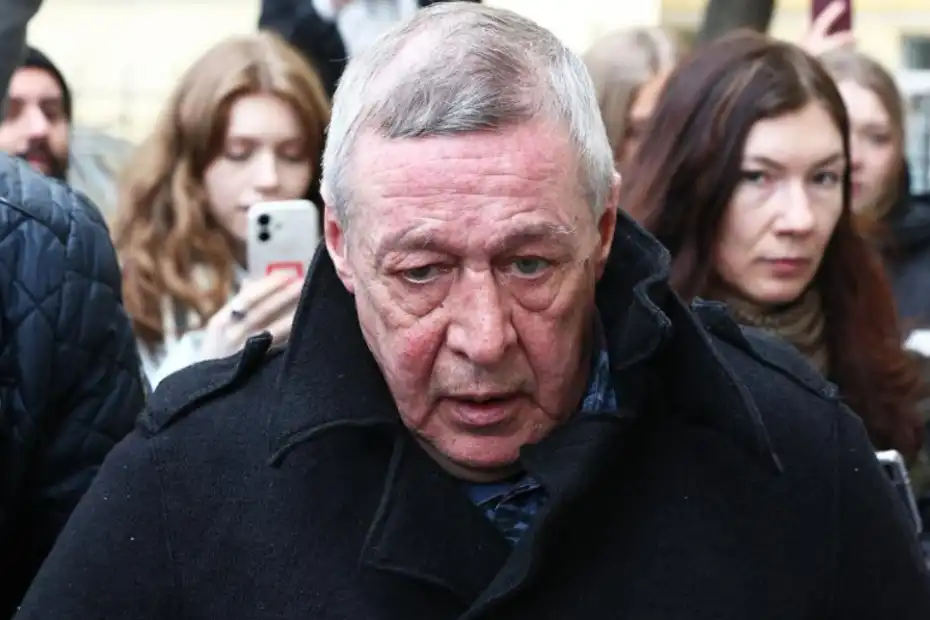«Я клоун, а не оппозиционер». Ефремов отказался от критики Путина и власти после тюрьмы «Я клоун, а не оппозиционер». Ефремов отказался от критики Путина и власти после тюрьмы